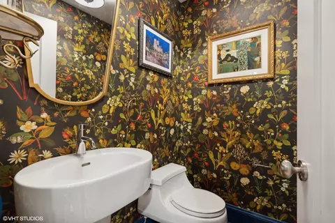 Undisclosed, Chicago, IL 60622 photo 6