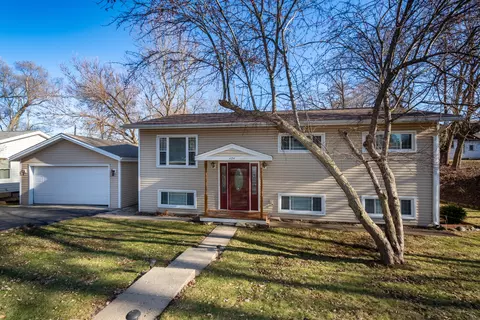 424 Woodland Ave, Wauconda, IL 60084