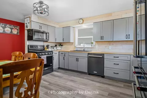 Kitchen - 4508 W 5000s Rd, Kankakee, IL 60901 photo 2 of 3