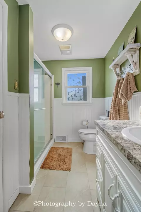 Bath - 4508 W 5000s Rd, Kankakee, IL 60901 photo 2 of 2