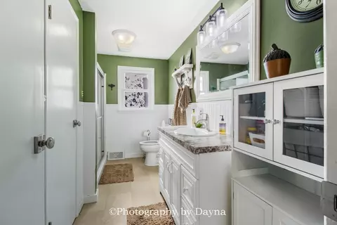 Bath - 4508 W 5000s Rd, Kankakee, IL 60901 photo 1 of 2