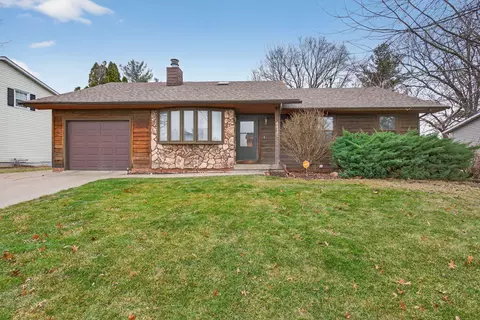 4415 31st St, Bettendorf, IA 52722