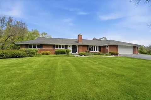 520 W Merri Oaks Rd, Barrington Hills, IL 60010