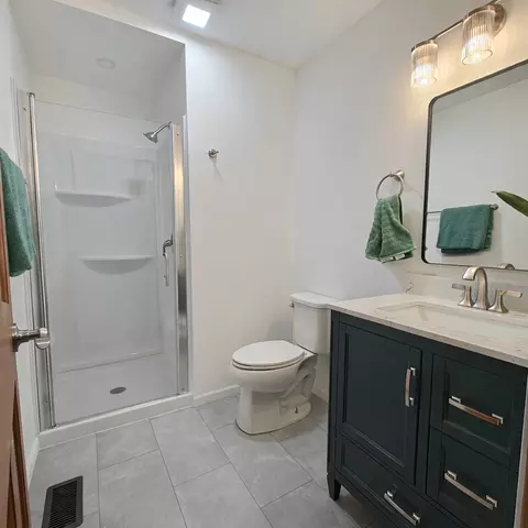 Bath - 628 Mohawk Dr, Round Lake Heights, IL 60073 photo 3 of 4