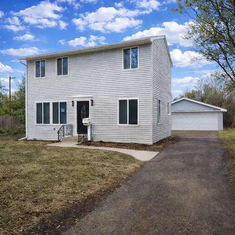628 Mohawk Dr, Round Lake Heights, IL 60073