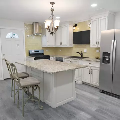Kitchen - 628 Mohawk Dr, Round Lake Heights, IL 60073 photo 1 of 3