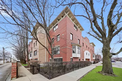 1192 Clarence Ave #1, Oak Park, IL 60304