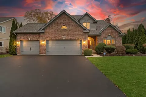 7437 Bittersweet Dr, Gurnee, IL 60031