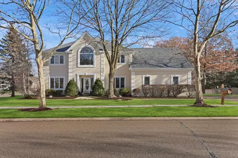 767 Aster Dr, Gurnee, IL 60031