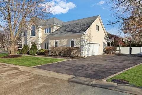 767 Aster Dr, Gurnee, IL 60031 photo 2