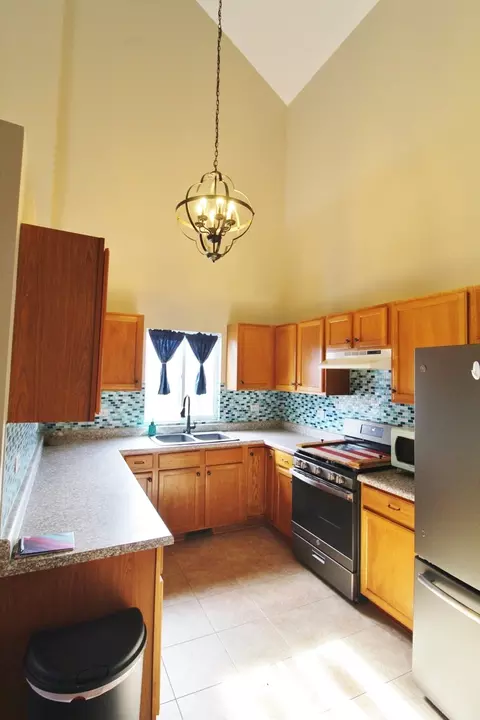 Kitchen - 2005 Mountain Rd, Morris, IL 60450 photo 2 of 2