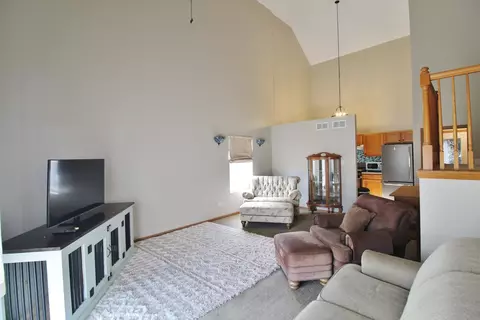 Living - 2005 Mountain Rd, Morris, IL 60450 photo 3 of 3