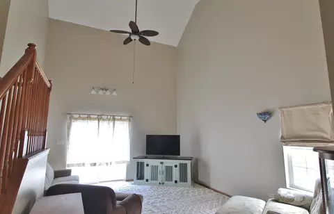 Living - 2005 Mountain Rd, Morris, IL 60450 photo 2 of 3