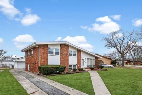 350 Carey Ct, Chicago Heights, IL 60411