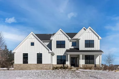 4 Crystal Downs Dr, Hawthorn Woods, IL 60047