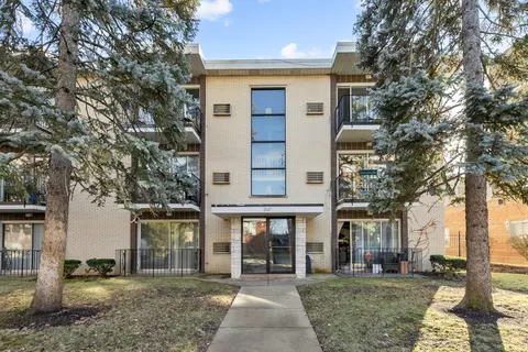 1347 Perry St #4, Des Plaines, IL 60016