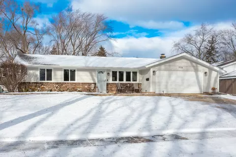 1926 Syracuse Ln, Schaumburg, IL 60193