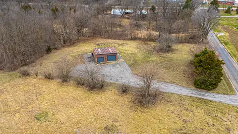 14111 Twin Grove Rd, Bloomington, IL 61705