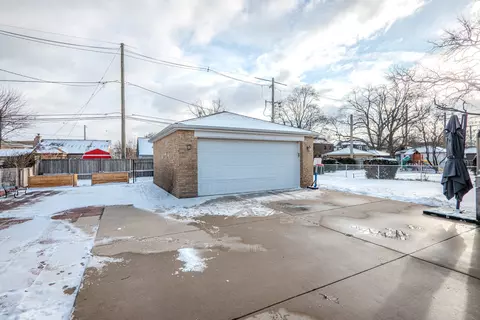 Exterior - 499 Longcommon Rd, Riverside, IL 60546 photo 6 of 12