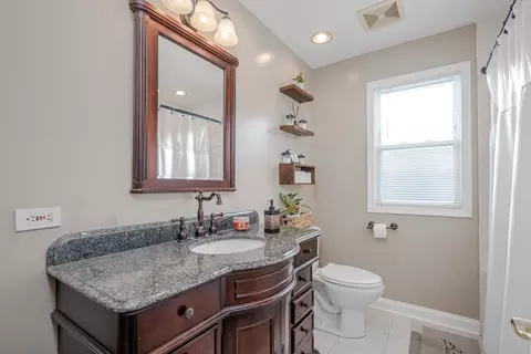 Bath - 499 Longcommon Rd, Riverside, IL 60546 photo 1 of 3