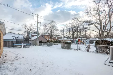 Exterior - 499 Longcommon Rd, Riverside, IL 60546 photo 5 of 12