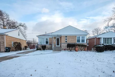 Exterior - 499 Longcommon Rd, Riverside, IL 60546 photo 3 of 12