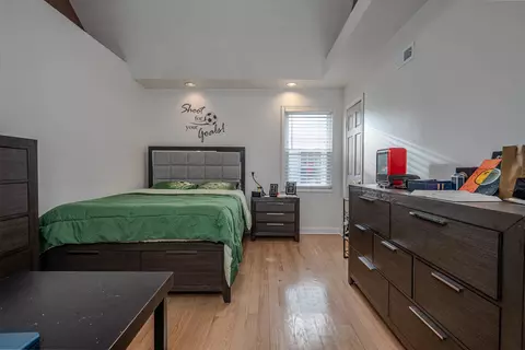 Bedroom - 499 Longcommon Rd, Riverside, IL 60546 photo 3 of 4