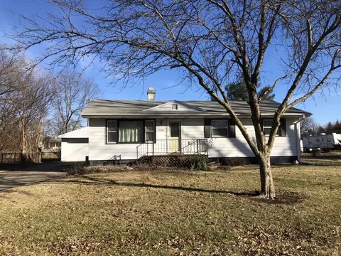 2708 Hobson Dr, Bloomington, IL 61704
