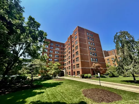 4900 N Marine Dr #807, Chicago, IL 60640