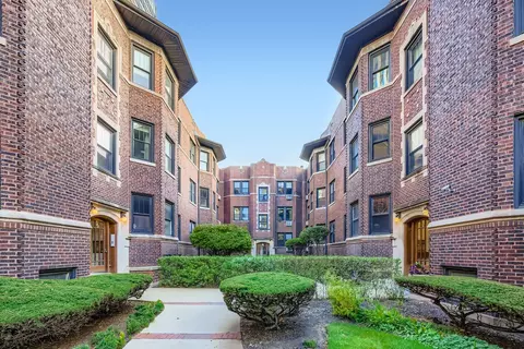 539 W Addison St #2N, Chicago, IL 60613