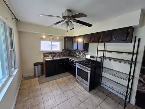 Kitchen - 3014 W 163rd St, Markham, IL 60428 photo 3 of 5