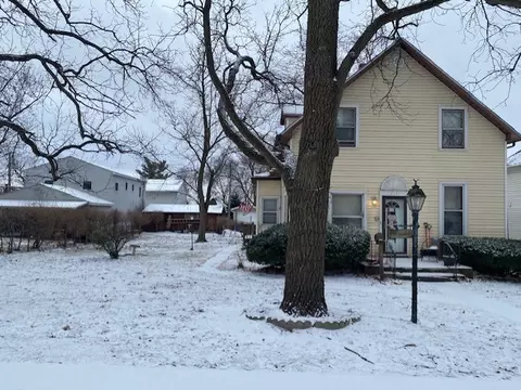Exterior - 215 W Devlin St, Spring Valley, IL 61362 photo 2 of 3