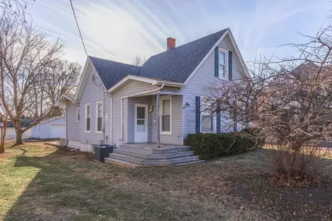 154 W Main St, El Paso, IL 61738