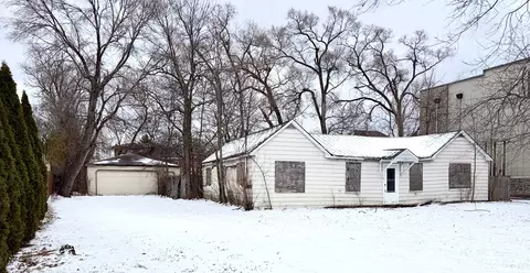 9331 Knight Ave, Des Plaines, IL 60016