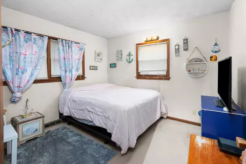 Bedroom - 3604 32nd Ave, Moline, IL 61265 photo 3 of 4