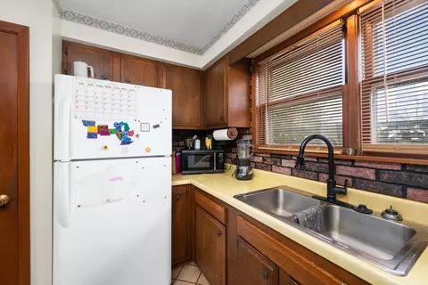 Kitchen - 3604 32nd Ave, Moline, IL 61265 photo 4 of 4