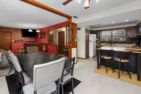 Dining - 3604 32nd Ave, Moline, IL 61265 photo 2 of 3