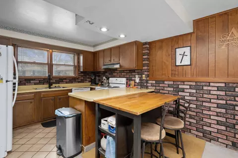 Kitchen - 3604 32nd Ave, Moline, IL 61265 photo 2 of 4