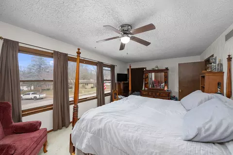 Bedroom - 3604 32nd Ave, Moline, IL 61265 photo 2 of 4