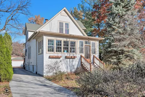 Exterior - 1650 W 105th St, Chicago, IL 60643 photo 5 of 12