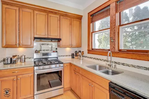 Kitchen - 1650 W 105th St, Chicago, IL 60643 photo 2 of 4