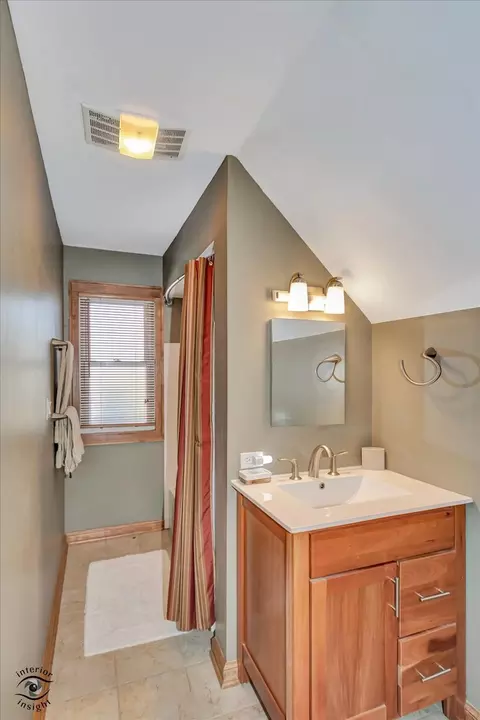Bath - 1650 W 105th St, Chicago, IL 60643 photo 2 of 2