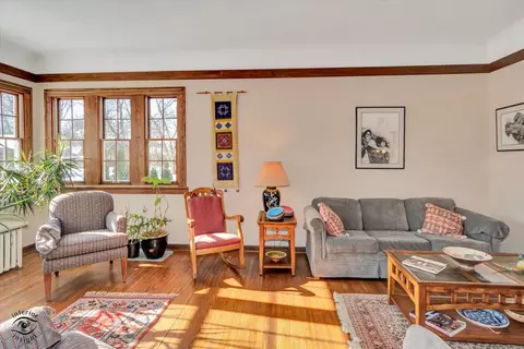 Living - 1650 W 105th St, Chicago, IL 60643 photo 3 of 6
