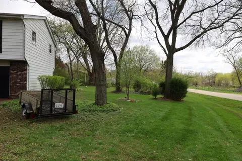 Exterior - 1516 W Sudeenew Dr, Johnsburg, IL 60051 photo 9 of 11