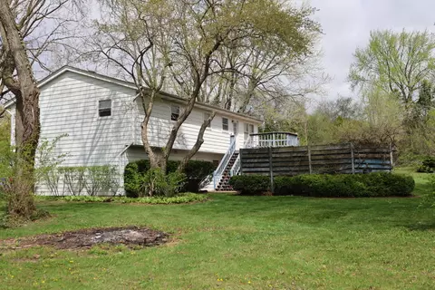 Exterior - 1516 W Sudeenew Dr, Johnsburg, IL 60051 photo 5 of 11