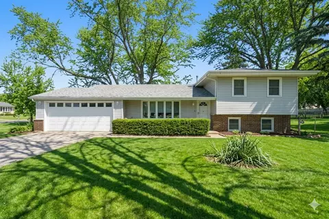 3 N071 Springvale Rd, West Chicago, IL 60185