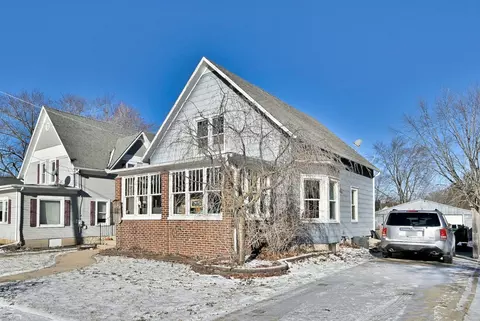1113 Lewis St, Dekalb, IL 60115