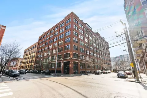913 W Van Buren St #4A, Chicago, IL 60607