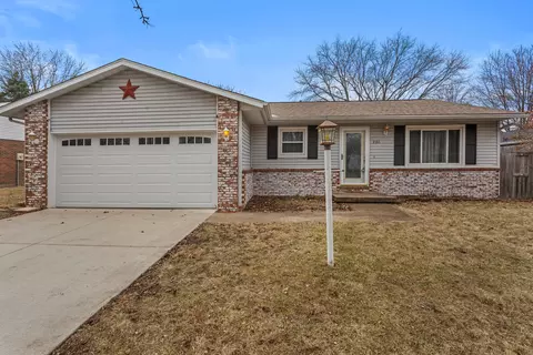 2211 Carlisle Dr, Champaign, IL 61821