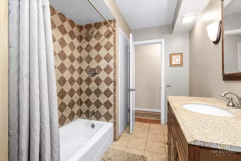Bath - 488 Cornell Ave, Des Plaines, IL 60016 photo 2 of 3